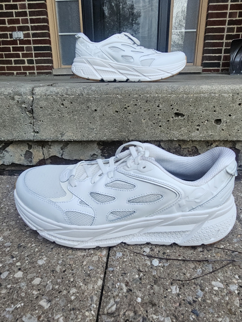 NWOT Unisex Hoka One Sneakers